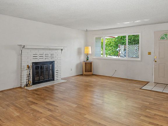 5th image of 135 Leach Dr