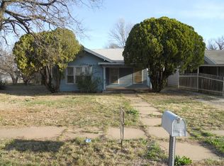 1025 Symonds Pl, Stamford, TX 79553