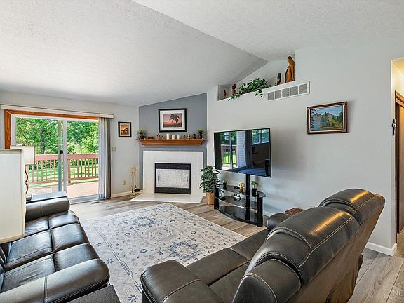 4th image of 533 Smiley Ave