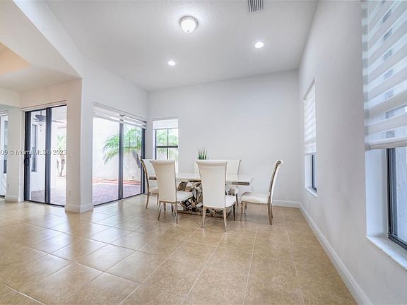 4th image of 8362 NW 39th Ct