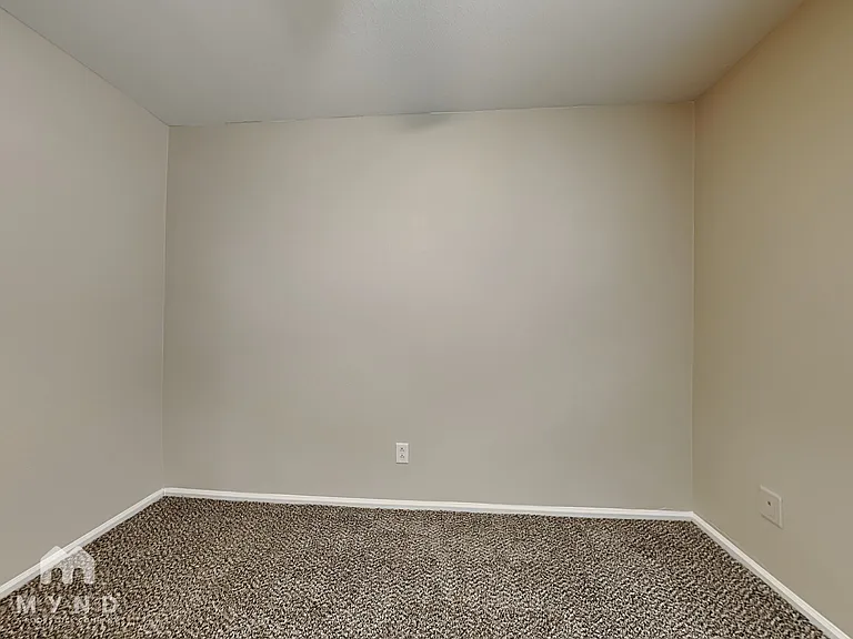 1034 E Saddle Way — Photo 23