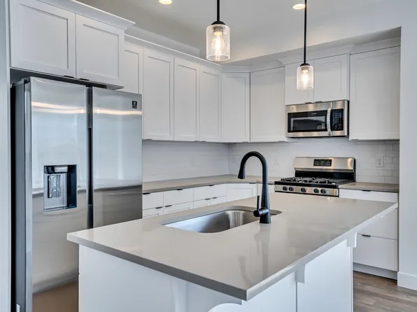 8363 S Durham St, Sandy, UT 84070