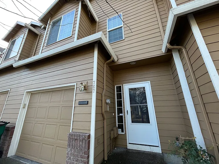 767 SW 198th Pl — Photo 2