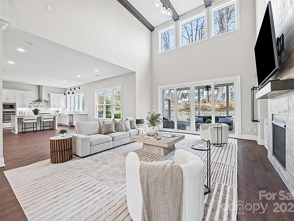 4th image of 208 S Shore Dr