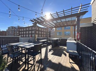 1000 W Van Buren St #204, Chicago, IL 60607
