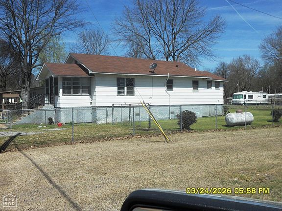 3rd image of 312 Dillard St