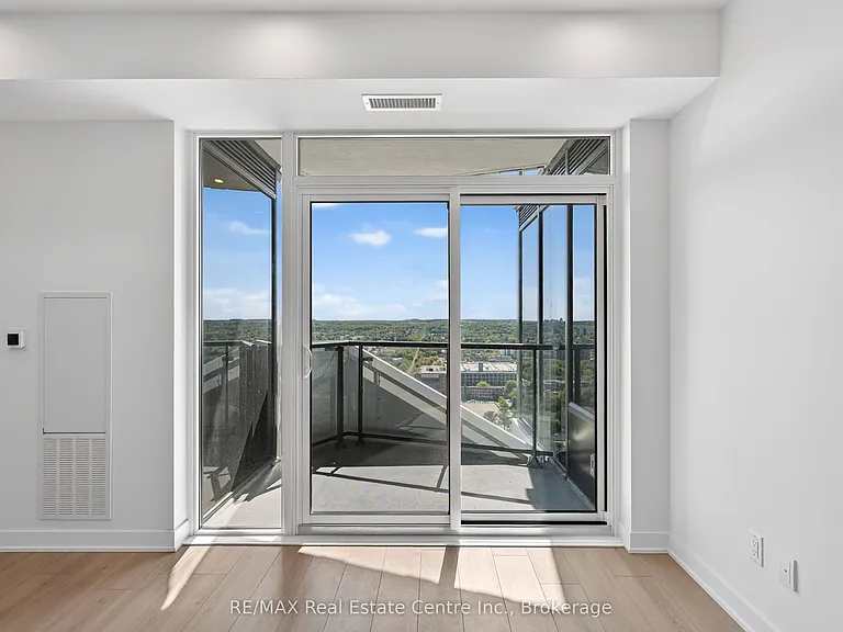 25 Wellington St S #3103 — Photo 17