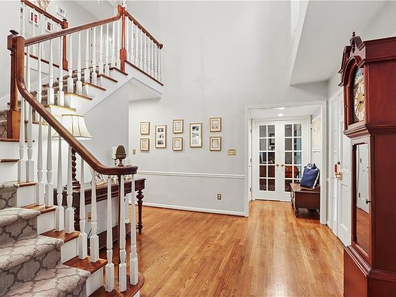 3rd image of 6905 Overhill Rd