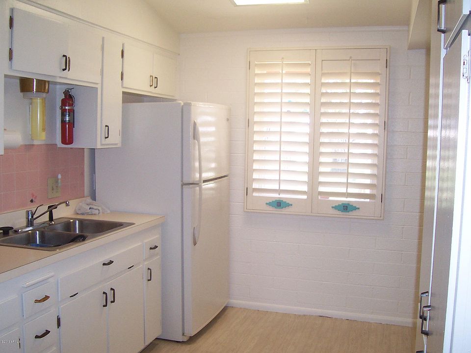 2nd image of 10570 W Oakmont Dr