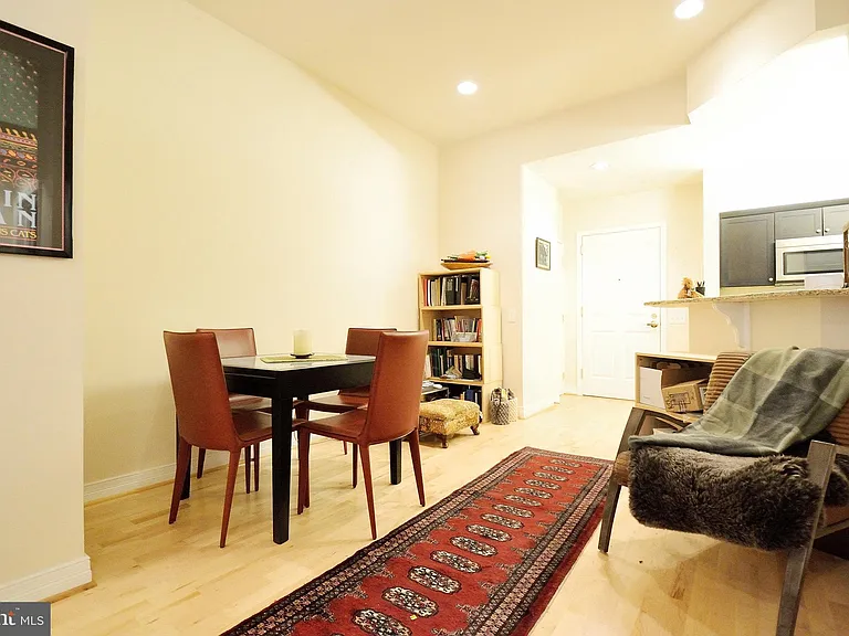 1600 Arch St #812 — Photo 4