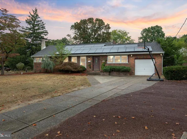 5 Sunset Dr, Voorhees, NJ 08043