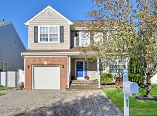 33 Skyline Dr, Hazlet, NJ 07730