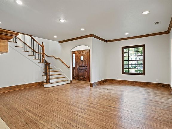 5th image of 313 N Bailey Ave