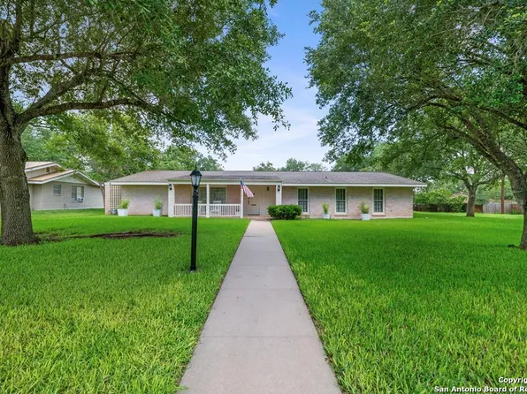 1211 E Bowie St., Beeville 78102