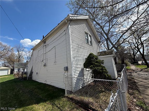 4th image of 1369 E 41st St