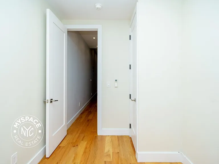 50 Starr St #3L — Photo 9