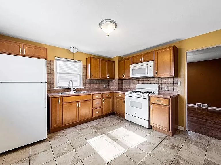 1446 Longfellow Ave — Photo 15