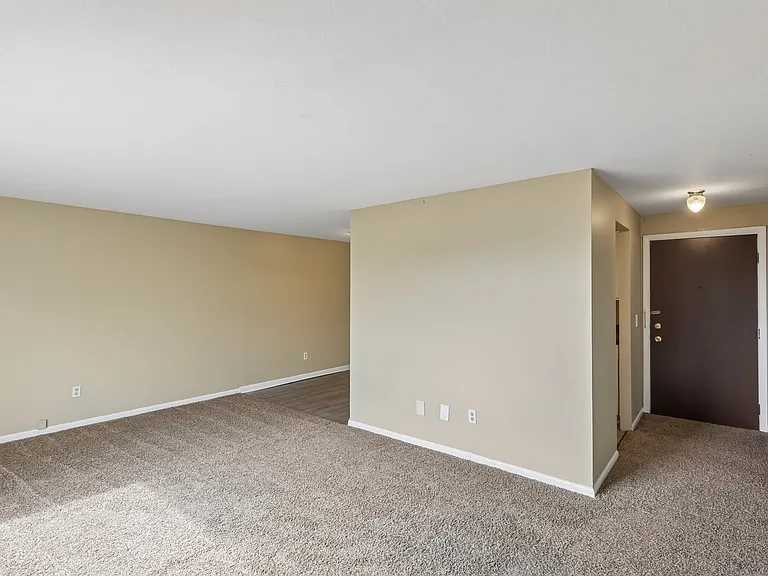 Columbus Park Apartments — Photo 27