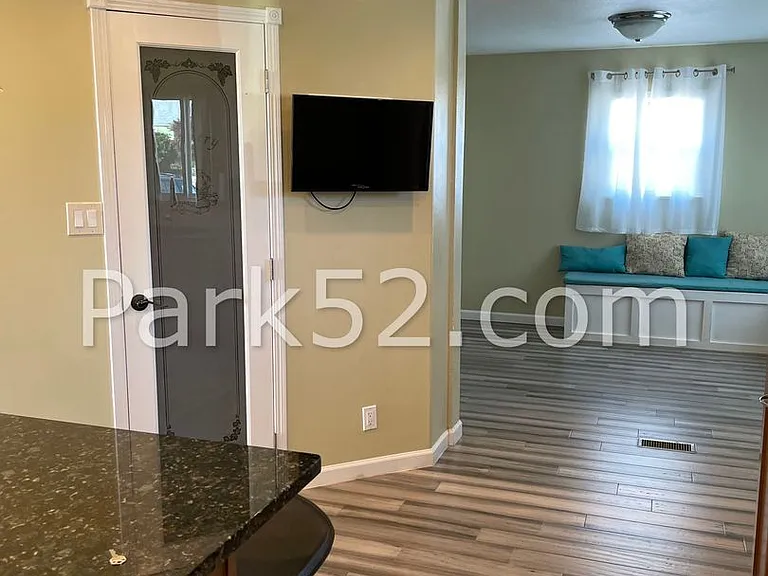 808 S Oxford St — Photo 4