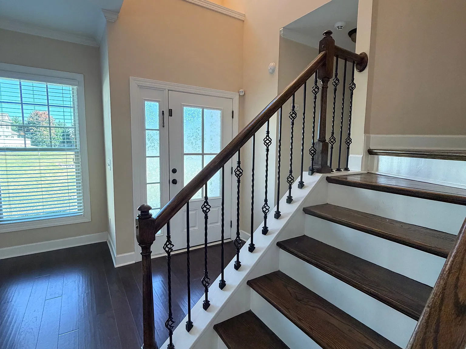 3 bed, 2.5 bath, 1512 sqft, $1,999 — Photo 3