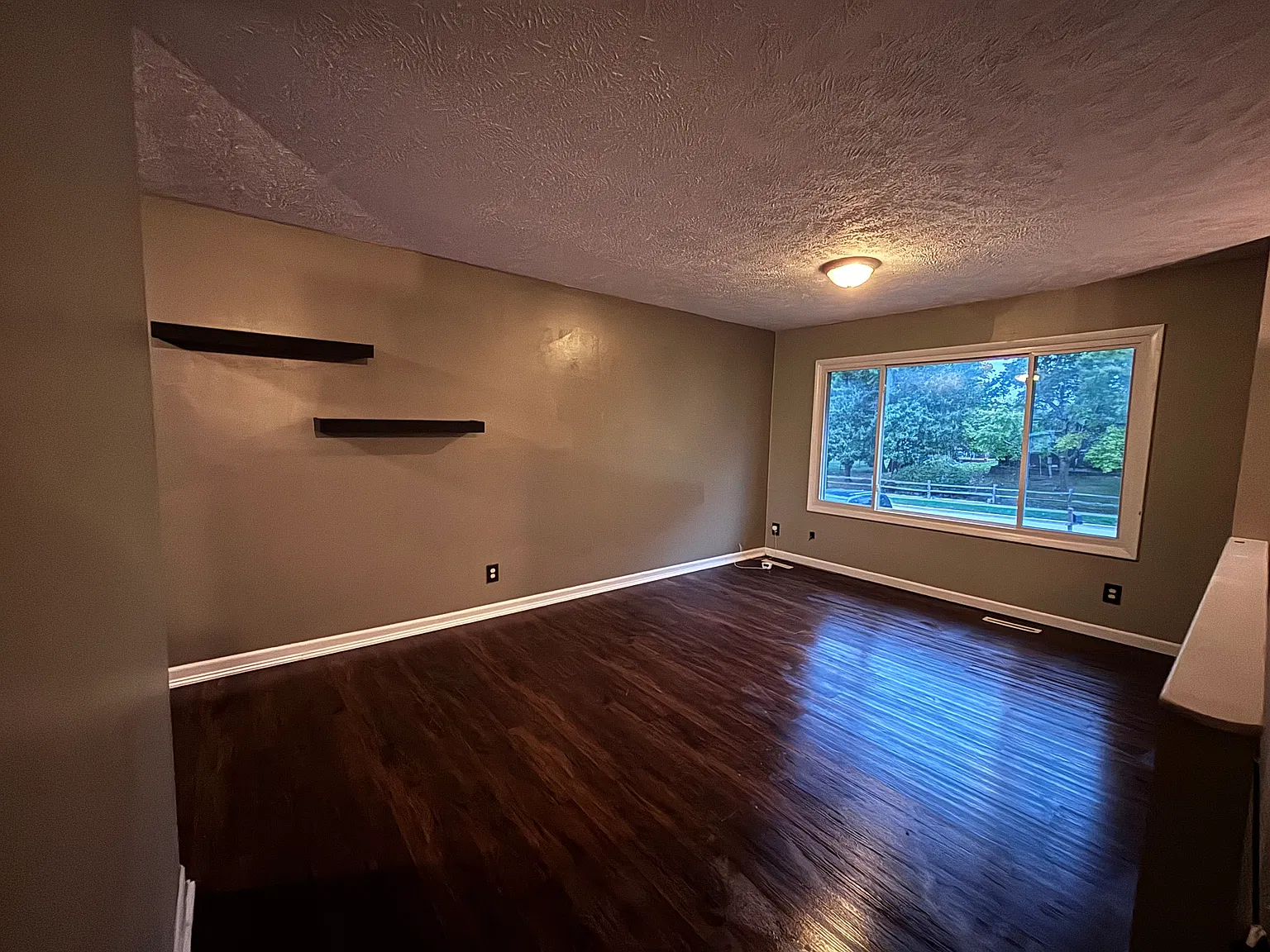 4 bed, 2050 sqft, $2,700 — Photo 2
