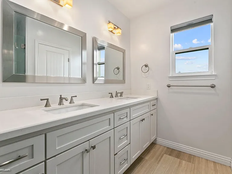 1627 Hornblend St — Photo 14