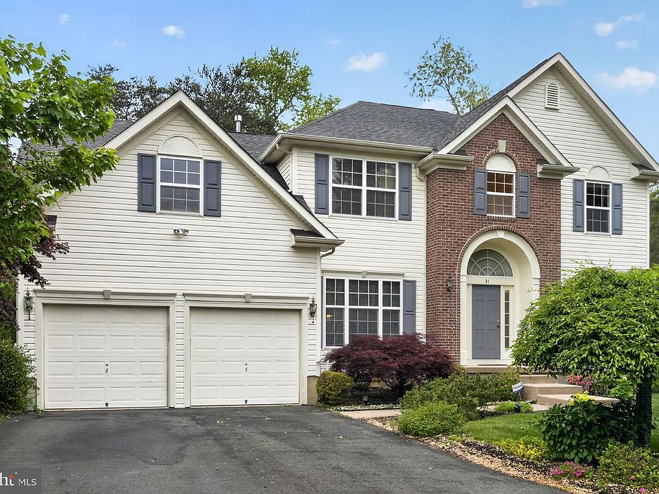 1st image of 31 Longfellow Ln