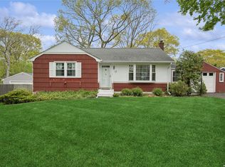 13 Argonne Rd E, Hampton Bays, NY 11946