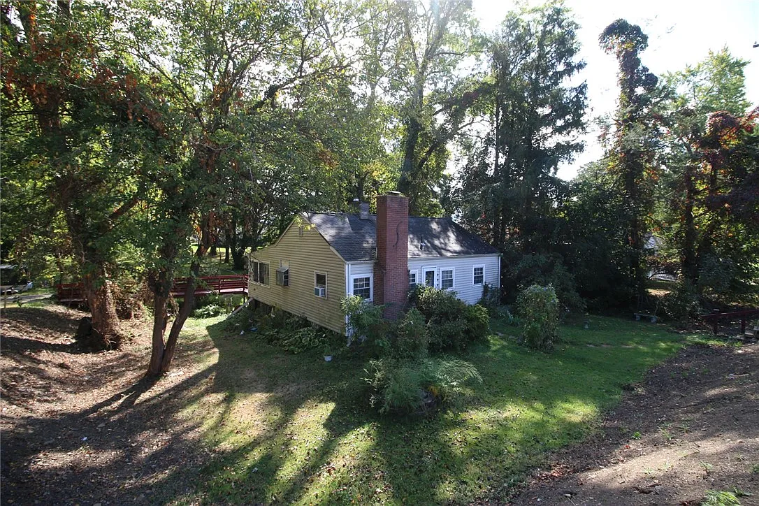 208 Pillow Ave photo 1