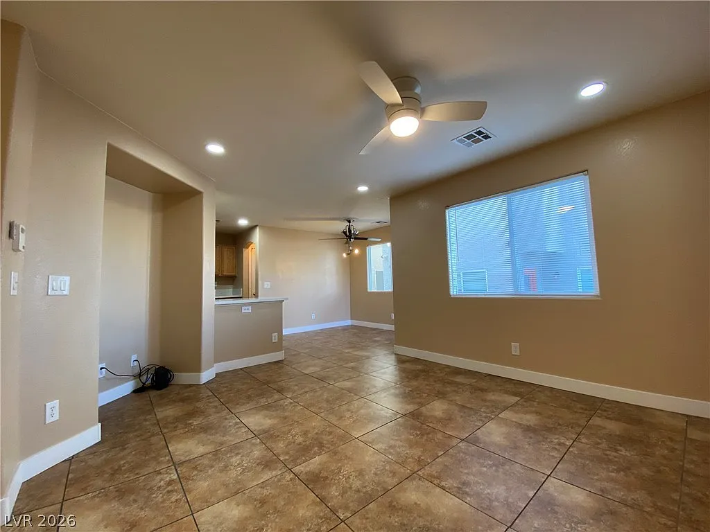 3 bed, 2.5 bath, 1421 sqft, $1,850 — Photo 4