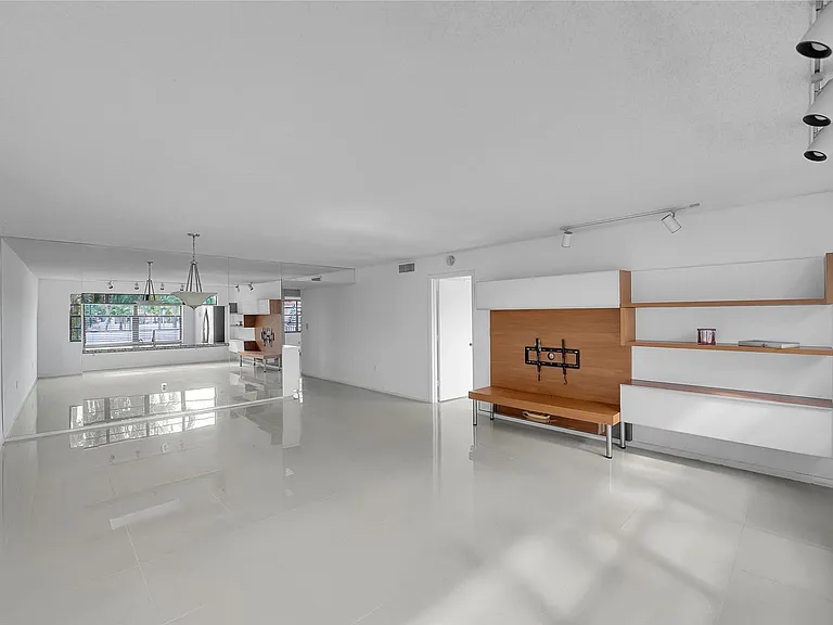 6654 Villa Sonrisa Dr #421 — Photo 31