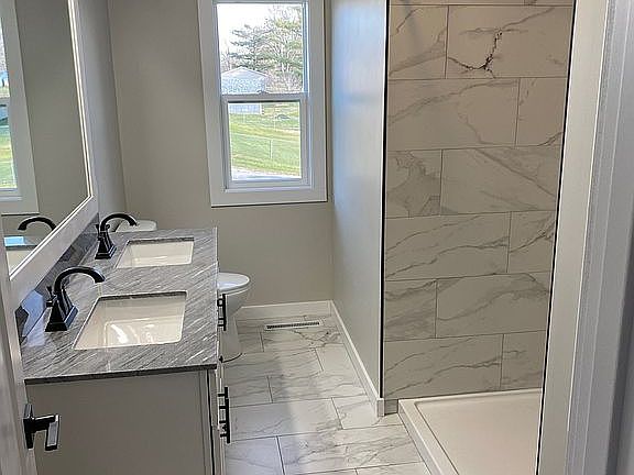 Main Bath 