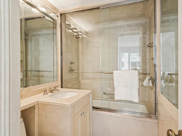 45 Sutton Place South image 12 of 14