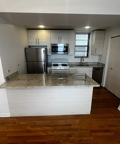 1362 W Crystal St #3F — Photo 1