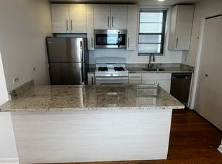 1362 W Crystal St APT 3F, Chicago, IL 60642