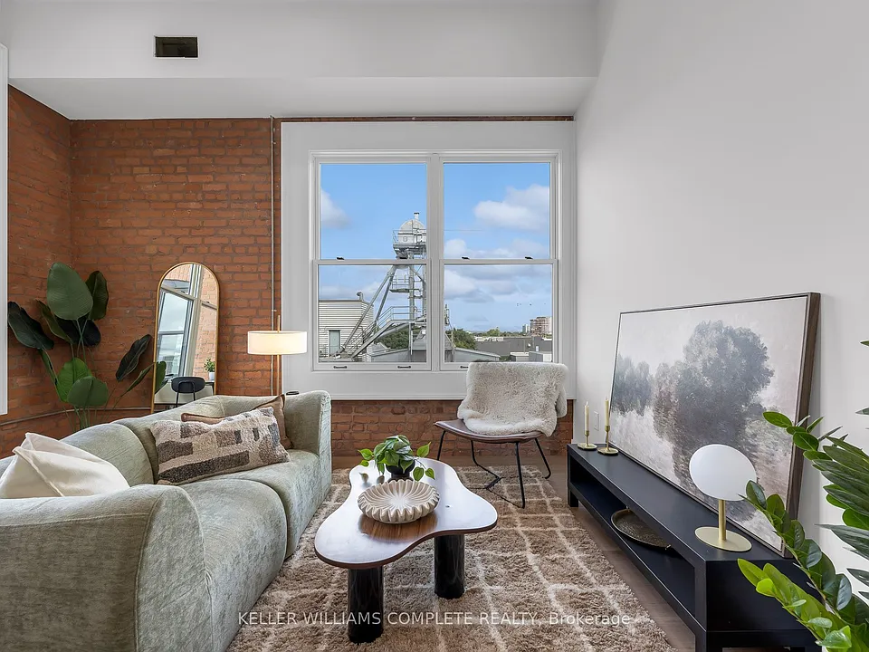56 York Blvd #207
