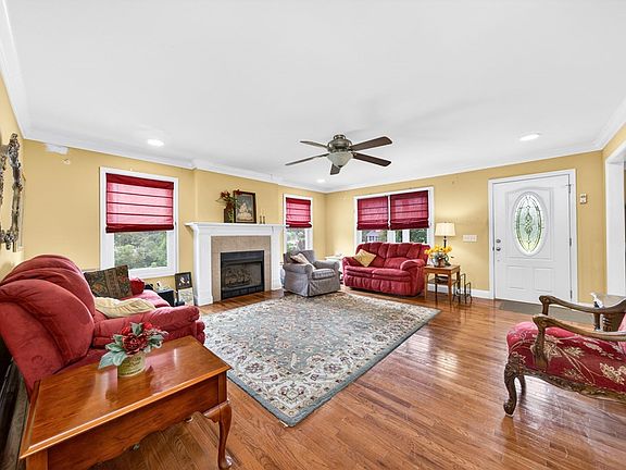 5th image of 491 Autumn Hills Dr