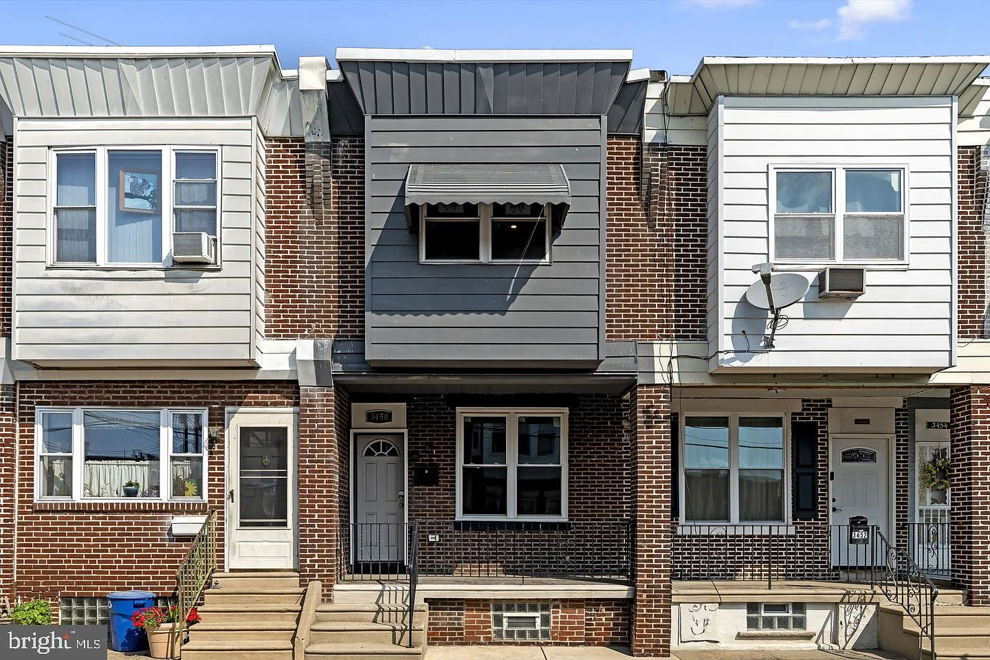 3 bed, 1.5 bath, 1094 sqft, $2,000 — Photo 1