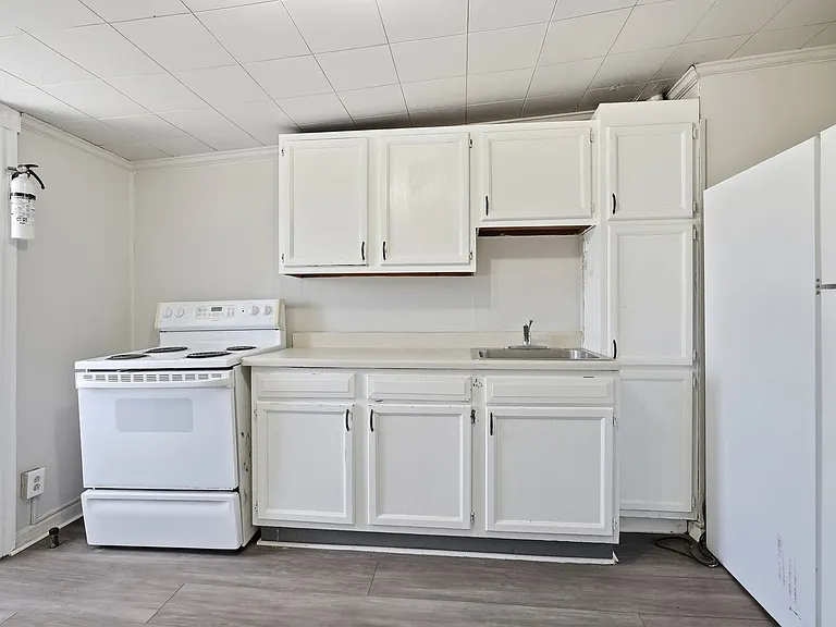 534 N. Law Street — Photo 8