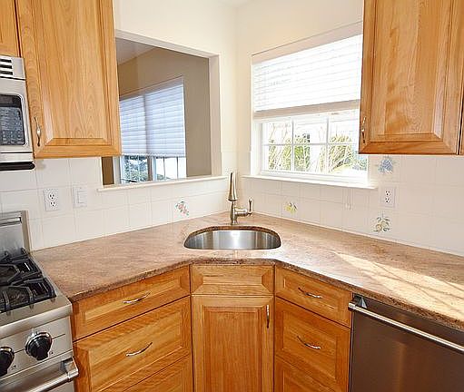 CORNER SINK WITH A WINDOW