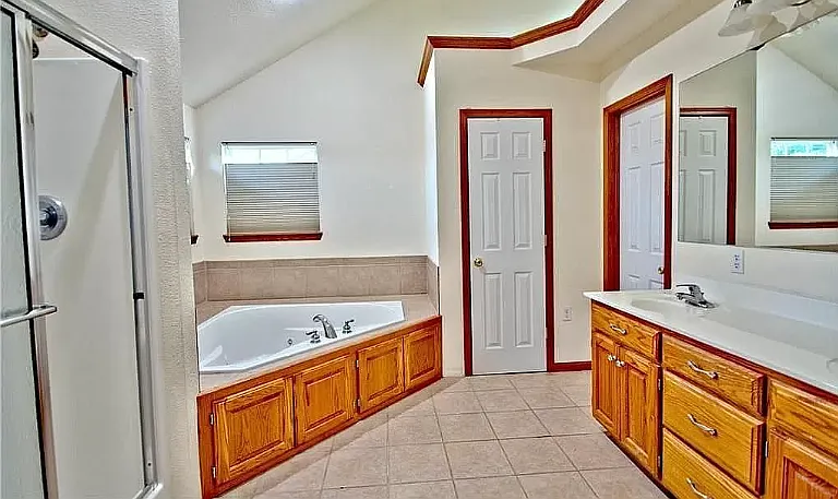 1912 Country Ridge Dr — Photo 11