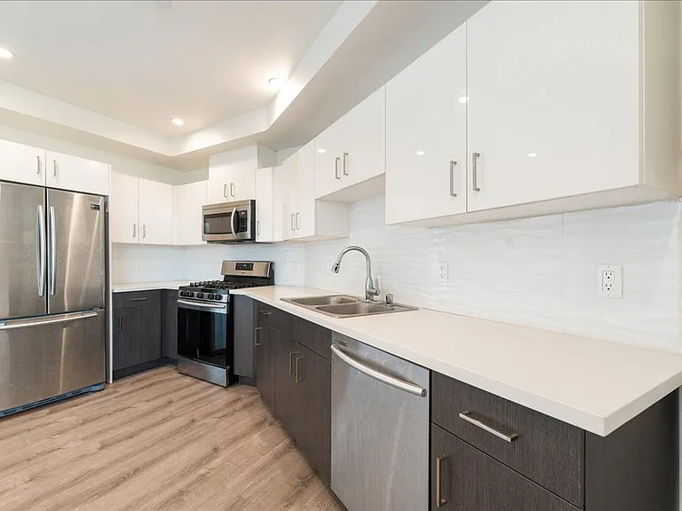 563 N Hoover St #4 — Photo 5