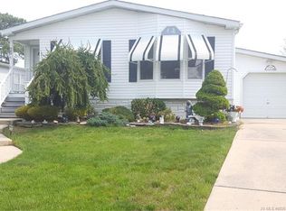 35 Pine Ridge Blvd, Whiting, NJ 08759