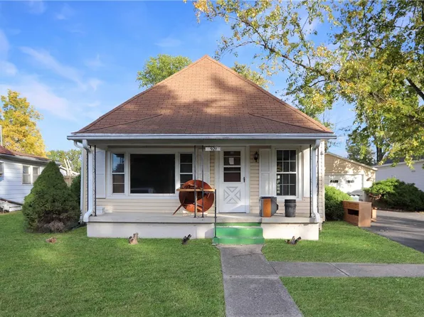 921 Reynolds Dr, Charleston, IL 61920