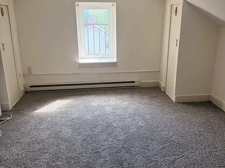 305 S White Oak St #6 — Photo 6