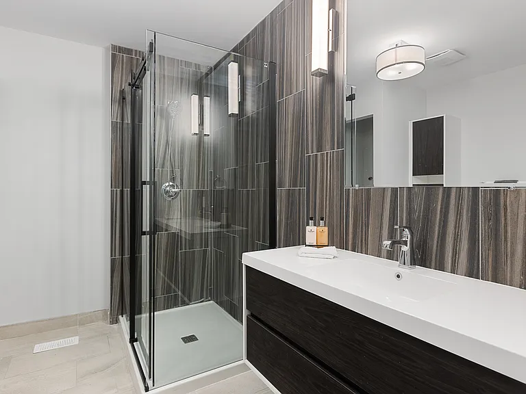 240 Blackburn Ave — Photo 13