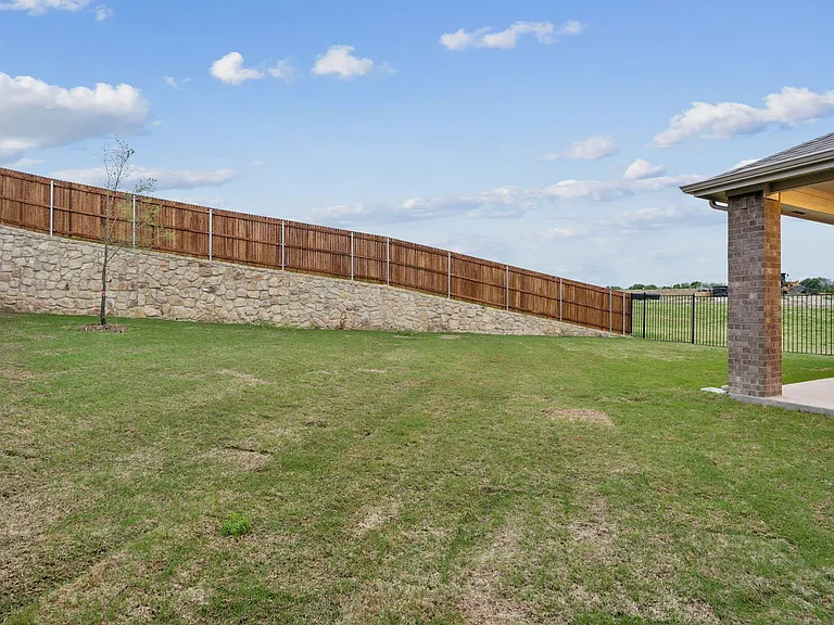 702 Dotty Dr — Photo 15