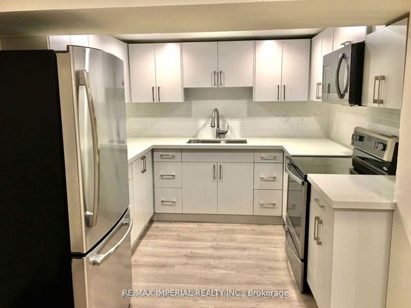65 Northey Dr #C12, Toronto, ON M2L 2S8
