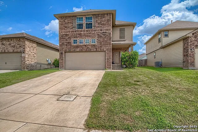 4 bed, 2.5 bath, 2422 sqft, $2,000 — Photo 2