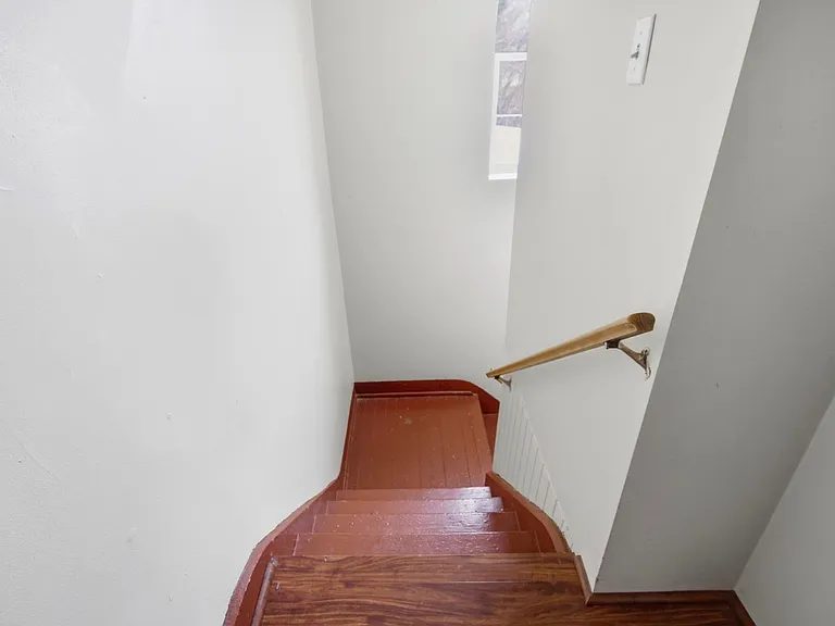 122 E University Ave — Photo 11